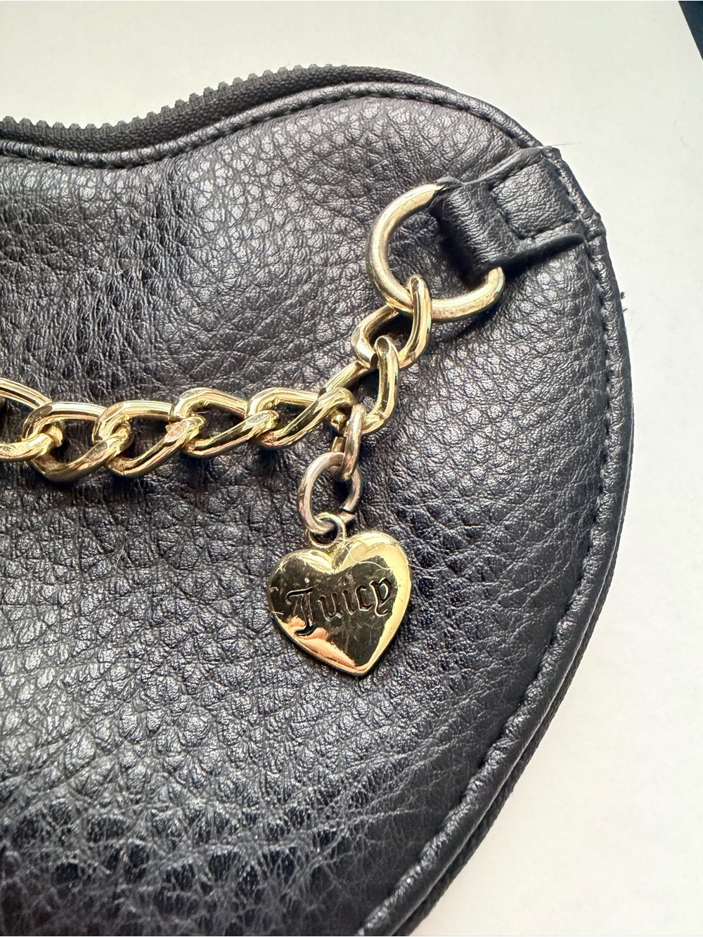 Juicy Couture Y2K faux Leather Black Heart Wristlet Bag with Gold Chain Charm - Picture 2 of 4